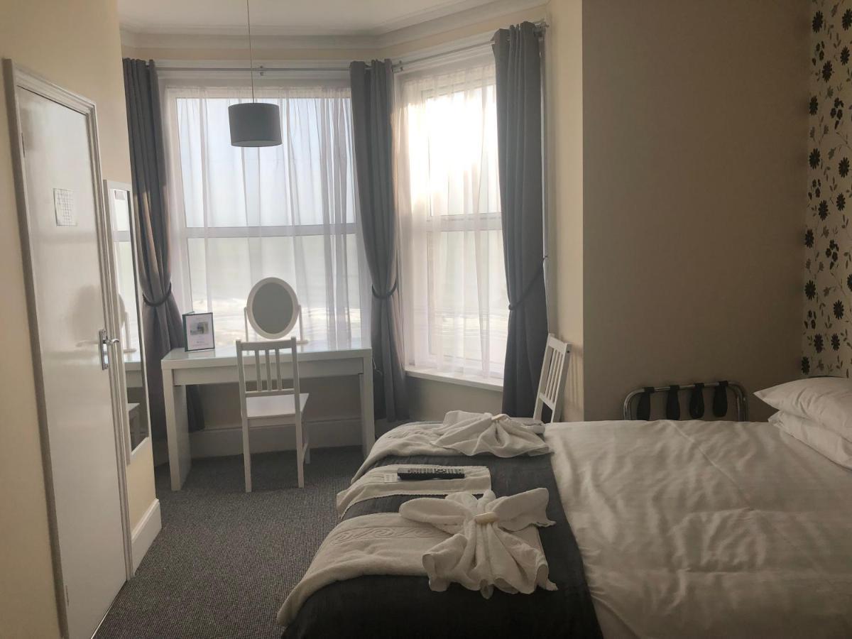 Royal Pier Hotel Sandown Bagian luar foto
