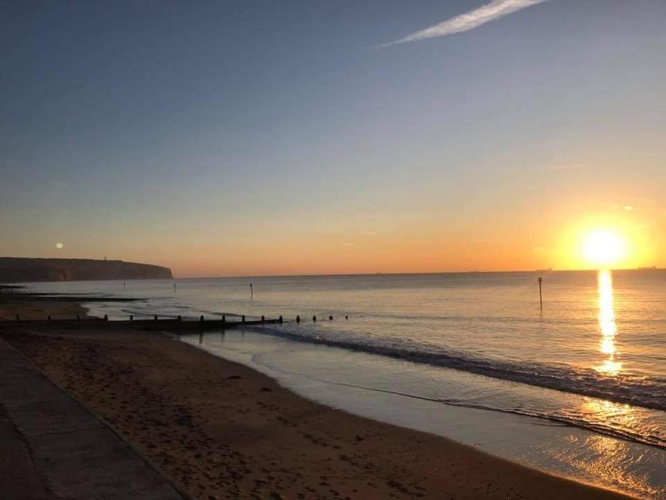 Royal Pier Hotel Sandown Bagian luar foto