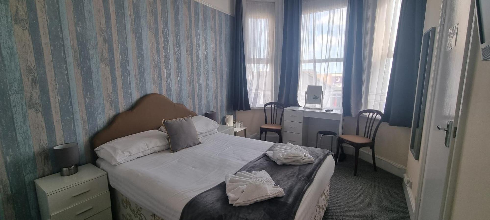 Royal Pier Hotel Sandown Bagian luar foto
