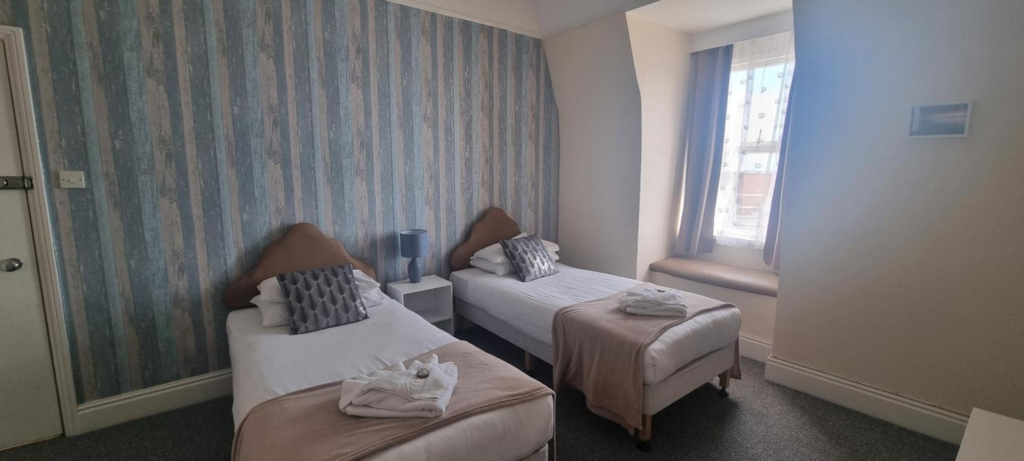 Royal Pier Hotel Sandown Bagian luar foto
