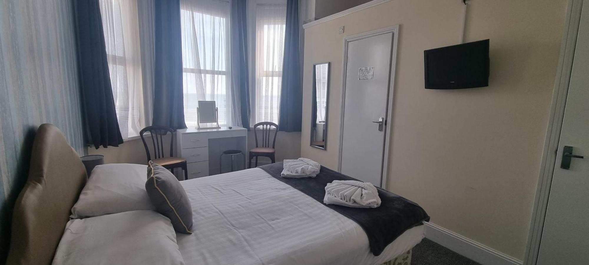 Royal Pier Hotel Sandown Bagian luar foto