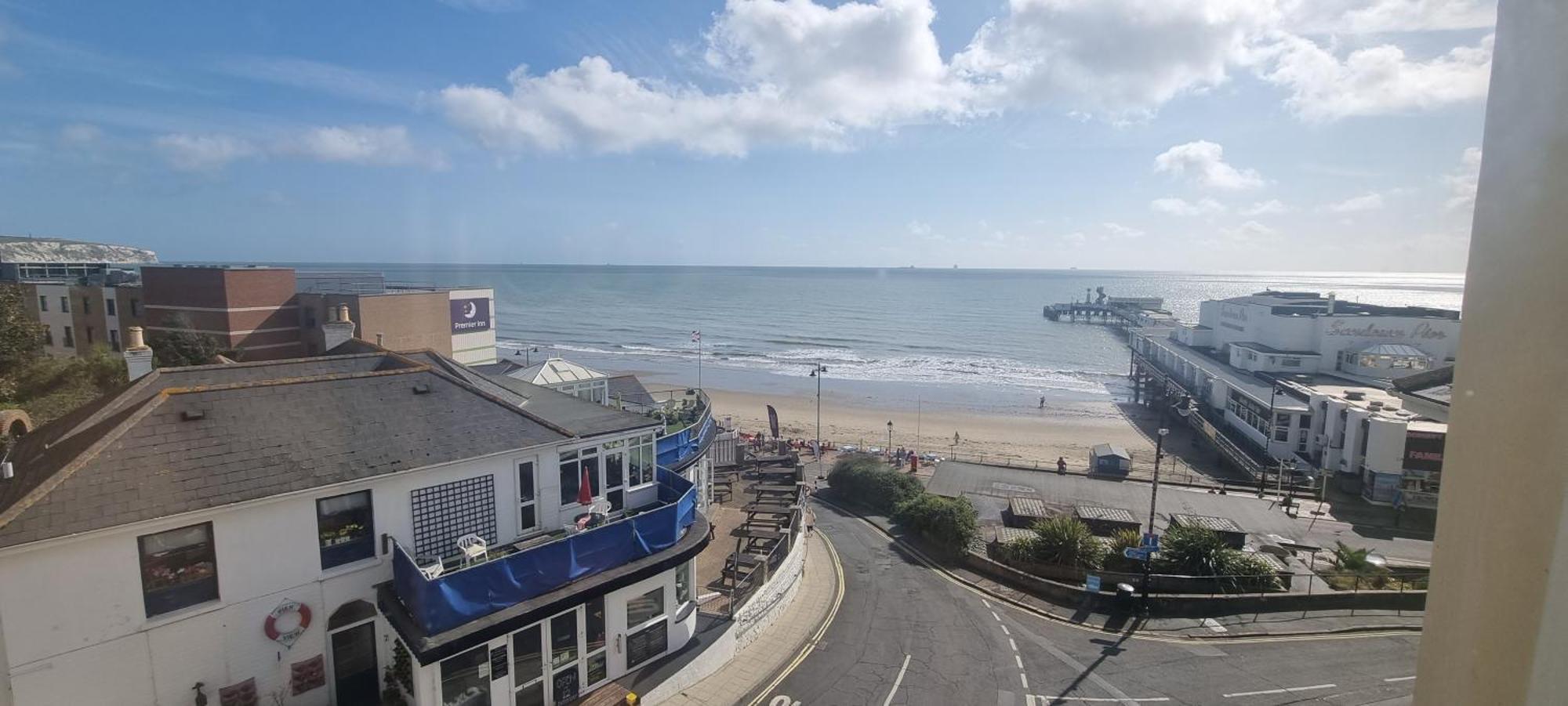Royal Pier Hotel Sandown Bagian luar foto