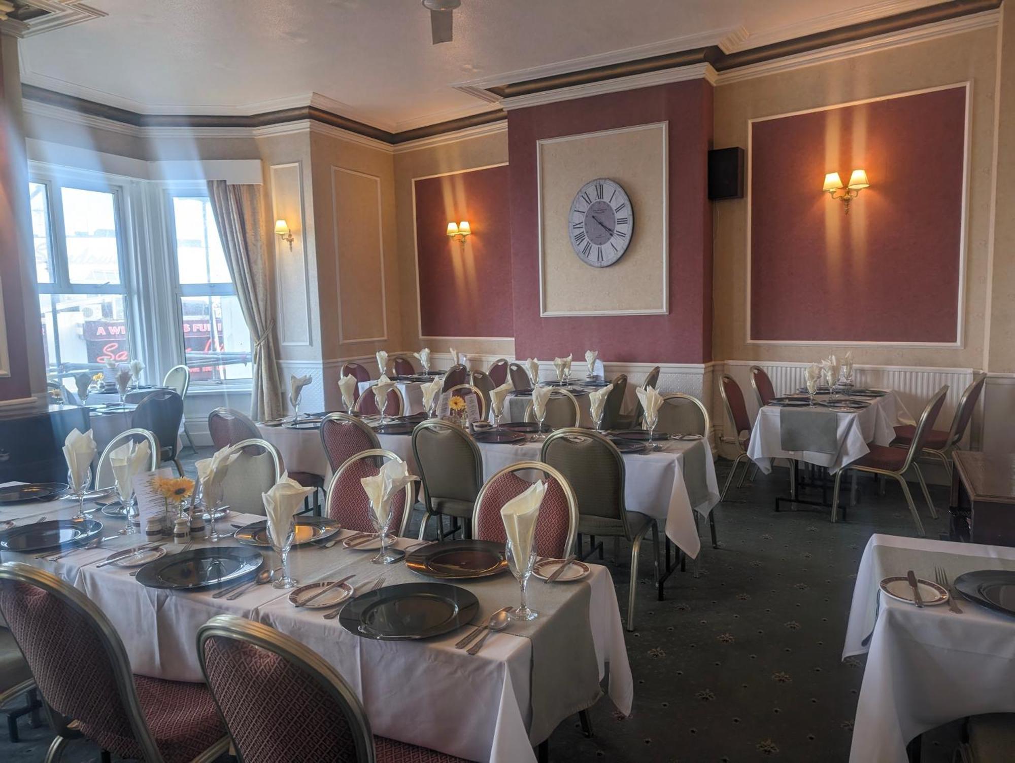 Royal Pier Hotel Sandown Bagian luar foto