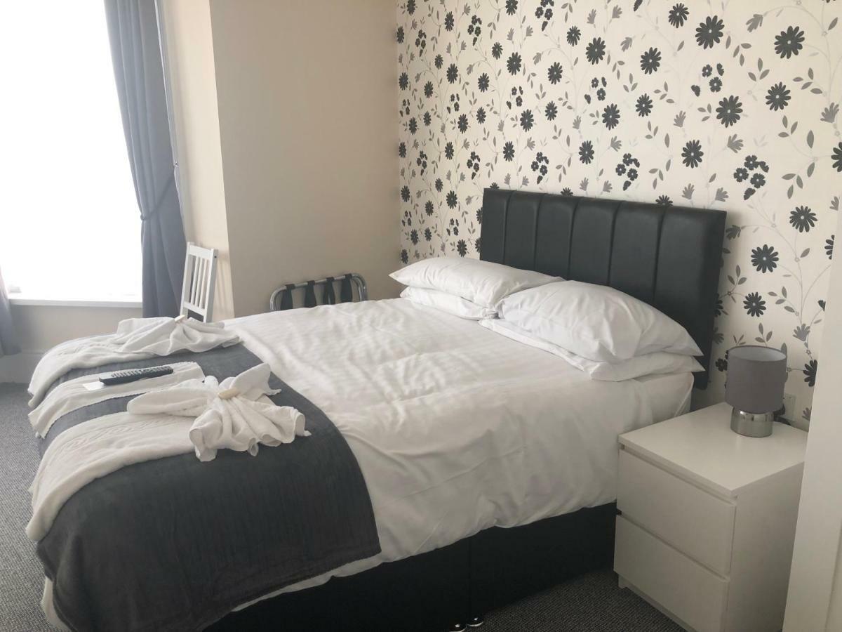 Royal Pier Hotel Sandown Bagian luar foto